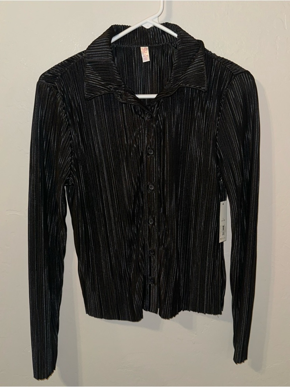 No Boundaries Black Pleated Button-Down Shirt
